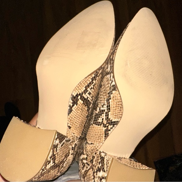 New Steve Madden Julianna Pointed Toe Tan Snake Embossed Bootie Size Womens - Picture 9 of 9